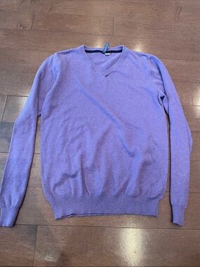 H&M Men's V-Neck Sweater in Lavender Purple